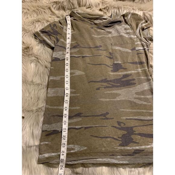 Zoe+Liv Women’s Pocket Camo Tee Small - Picture 4 of 6